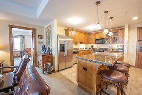 Large 3 Bedroom Bathroom In Mountaineer Square Condo - No Cleaning Fee