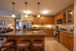 Large 3 Bedroom Bathroom In Mountaineer Square Condo - No Cleaning Fee