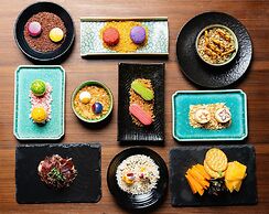 Blossom Hotel Houston, Curio Collection by Hilton