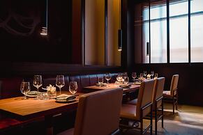 Blossom Hotel Houston, Curio Collection by Hilton