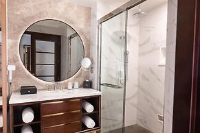 Blossom Hotel Houston, Curio Collection by Hilton
