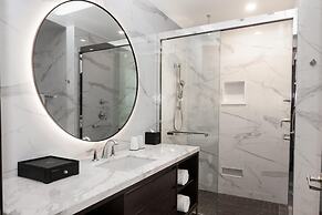 Blossom Hotel Houston, Curio Collection by Hilton