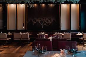 Blossom Hotel Houston, Curio Collection by Hilton