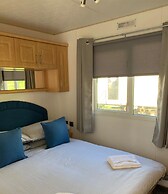 Beautiful 3-bed Caravan on Holiday Park