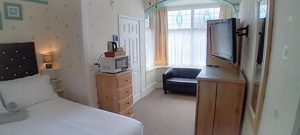 Home and Away Guesthouse