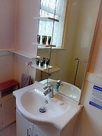 Home and Away Guesthouse