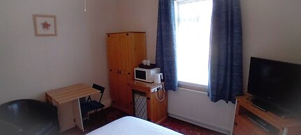 Home and Away Guesthouse