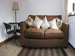 Thompsons Arms Holiday Lets + B & B