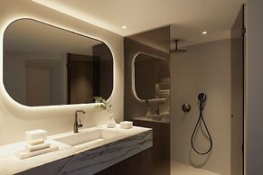 Grace Hotel, Auberge Collection