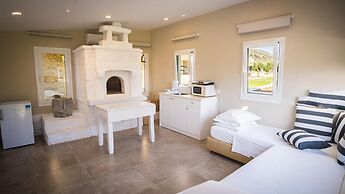 Parthenis Hotel & Suites