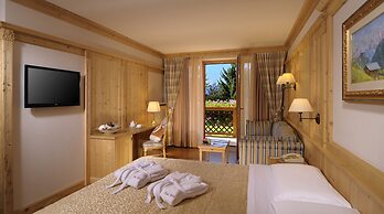 Tevini Dolomites Charming Hotel