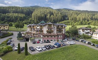 Tevini Dolomites Charming Hotel