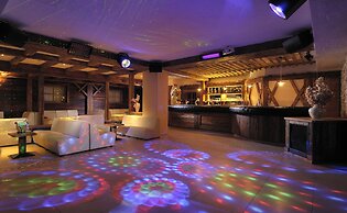 Tevini Dolomites Charming Hotel