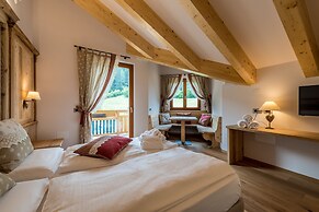 Tevini Dolomites Charming Hotel