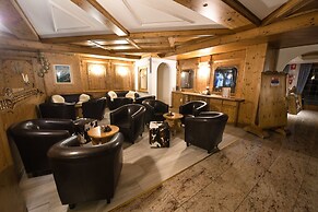 Tevini Dolomites Charming Hotel