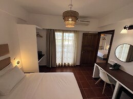 Skopelos Holidays Hotel
