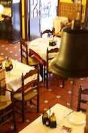 Hermanos Macías Hotel