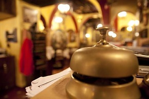 Hermanos Macías Hotel