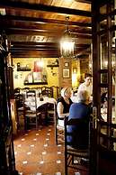 Hermanos Macías Hotel