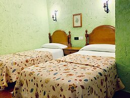 Hermanos Macías Hotel