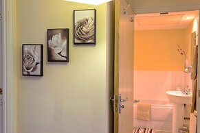 The Lindley Suite - Simple2let Serviced Apartments