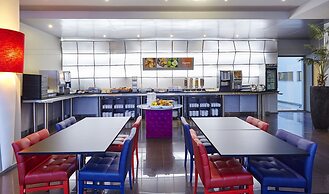 Holiday Inn Express Lisbon - Alfragide by IHG
