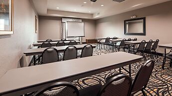 Best Western Plus Kenedy Inn