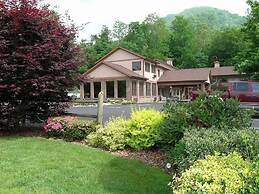 Jonathan Creek Inn and Villas