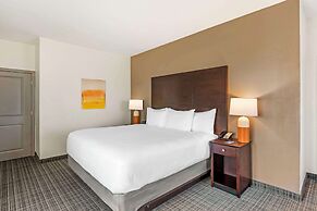Comfort Inn & Suites Verona at Turning Stone Resort Casino