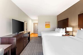 Comfort Inn & Suites Verona at Turning Stone Resort Casino
