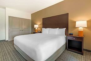 Comfort Inn & Suites Verona at Turning Stone Resort Casino