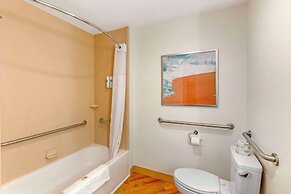 Comfort Inn & Suites Verona at Turning Stone Resort Casino