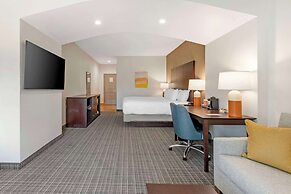 Comfort Inn & Suites Verona at Turning Stone Resort Casino