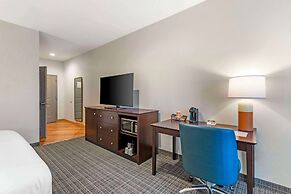Comfort Inn & Suites Verona at Turning Stone Resort Casino