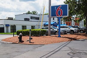 Motel 6 Brockton, MA