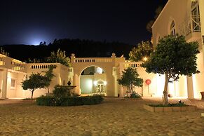 Cascade Country Manor