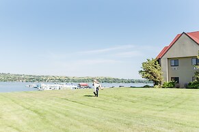 Arrowwood Resort at Cedar Shore