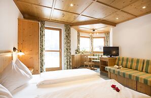 Fliana Arlberg Studios and Apartments