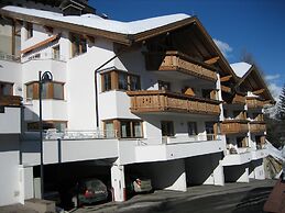Fliana Arlberg Studios and Apartments