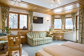 Fliana Arlberg Studios and Apartments