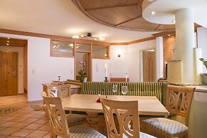 Fliana Arlberg Studios and Apartments