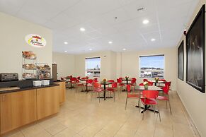 Super 8 by Wyndham Red Lake ON