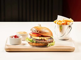 ibis Warszawa West Station