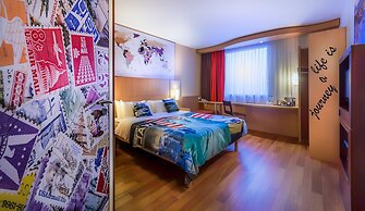 ibis Warszawa West Station