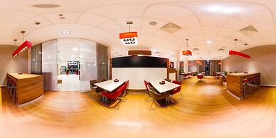 ibis Warszawa West Station