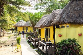 Funky Fish Beach & Surf Resort - Hostel