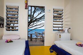 Funky Fish Beach & Surf Resort - Hostel