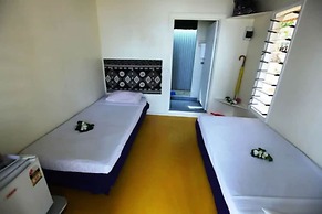 Funky Fish Beach & Surf Resort - Hostel