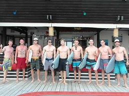 Funky Fish Beach & Surf Resort - Hostel