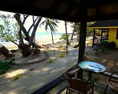 Funky Fish Beach & Surf Resort - Hostel